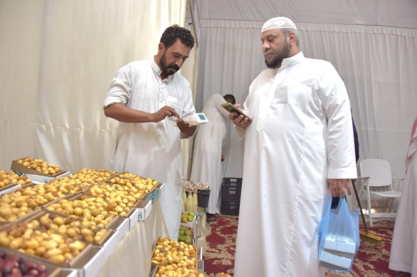 في مهرجان الرطب مختبر المبيدات يكشف نتائج فحص 4300 عينة زراعية في مهرجان الرطب مختبر المبيدات يكشف نتائج فحص 4300 عينة زراعية