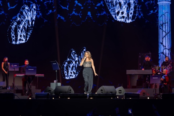 إليسا الفن رسالة أمل والجمهور السعودي يمنح الفنان أجمل لحظات الفرح إليسا الفن رسالة أمل والجمهور السعودي يمنح الفنان أجمل لحظات الفرح