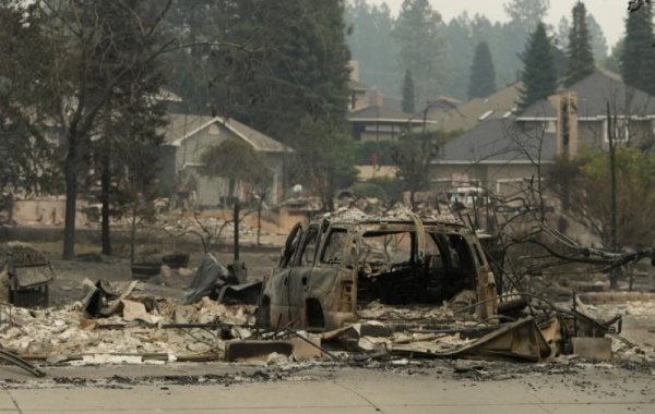 سبوكن في قبضة النار 60 ألف ا يفرون ومئات المنازل تختفي في واشنطن