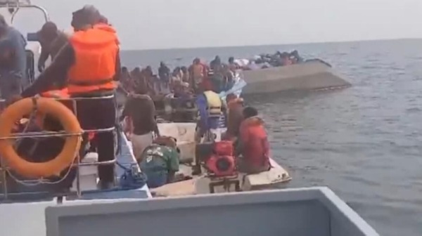 ارتفاع ضحايا غرق عب ارة زيمبابوي إلى 80 قتيل ا ارتفاع ضحايا غرق عب ارة زيمبابوي إلى 80 قتيل ا