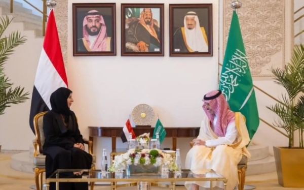 وزير الخارجية ونظيرته اليمنية يستعرضان العلاقات ويبحثان المستجدات