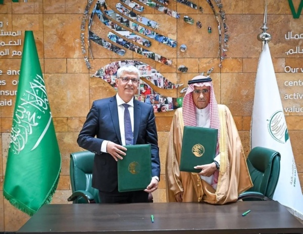 الملك سلمان للإغاثة يوقع برنامجين لدعم الأيتام والأسر الزراعية في غزة