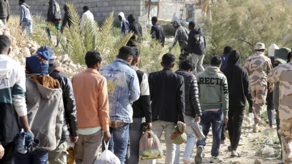 قوات الأمن في البيضاء الليبية توقف 61 مهاجر ا غير شرعي قوات الأمن في البيضاء الليبية توقف 61 مهاجر ا غير شرعي