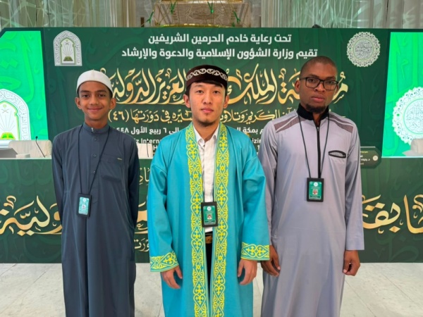 مشاركون في مسابقة الملك عبدالعزيز الدولية التحكيم الإلكتروني يعزز دقة المنافسة مشاركون في مسابقة الملك عبدالعزيز الدولية التحكيم الإلكتروني يعزز دقة المنافسة