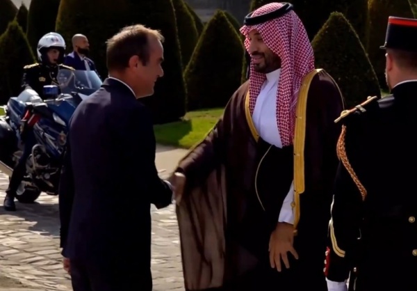 عاجل وسط مراسم استقبال رسمية ولي العهد يصل إلى قصر الإنفاليد في باريس عاجل وسط مراسم استقبال رسمية ولي العهد يصل إلى قصر الإنفاليد في باريس