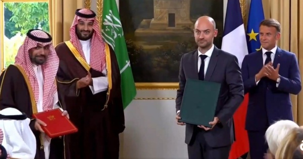 ولي العهد والرئيس الفرنسي يشهدان مراسم تبادل اتفاقيات ومذكرات تفاهم ولي العهد والرئيس الفرنسي يشهدان مراسم تبادل اتفاقيات ومذكرات تفاهم