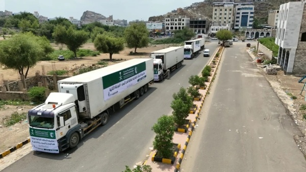 مساعدات سعودية وصول 6 شاحنات إلى مديرية المظفر بمحافظة تعز مساعدات سعودية وصول 6 شاحنات إلى مديرية المظفر بمحافظة تعز