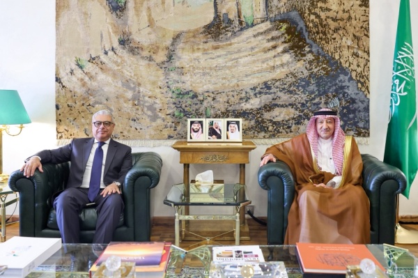 نائب وزير الخارجية يثمن جهود السفير المصري لدى المملكة