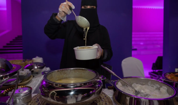 حرفيات وطاهيات الحدود الشمالية يحولن الموروث إلى فرص اقتصادية