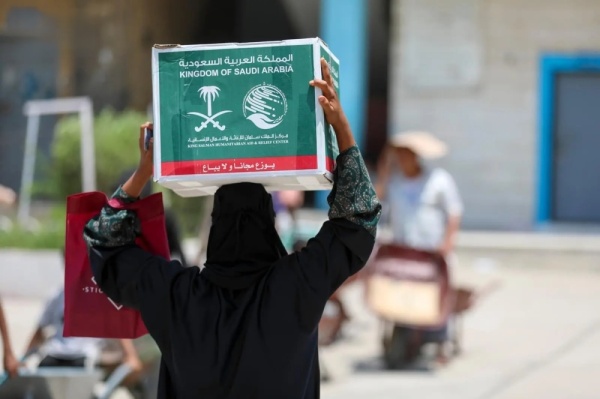 الملك سلمان للإغاثة يدشن توزيع 3 640 سلة غذائية في تعز الملك سلمان للإغاثة يدشن توزيع 3 640 سلة غذائية في تعز