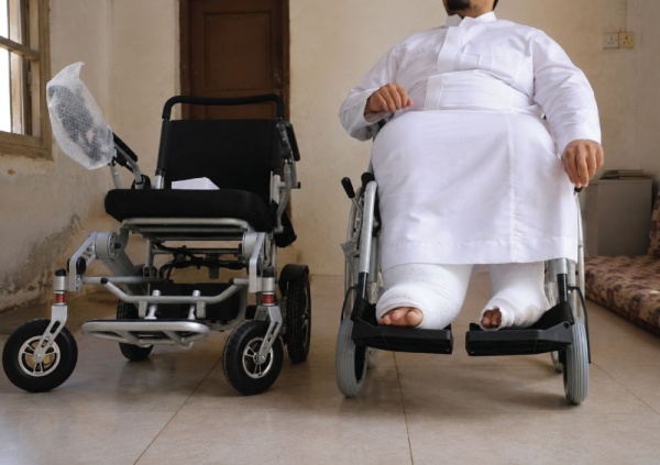 كراسي كهربائية وأجهزة قيادة تمكين 78 من ذوي الإعاقة بالأحساء