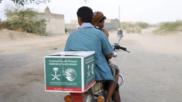 مساعدات السعودية 4 659 مستفيد ا من السلال الغذائية في الحديدة مساعدات السعودية 4 659 مستفيد ا من السلال الغذائية في الحديدة