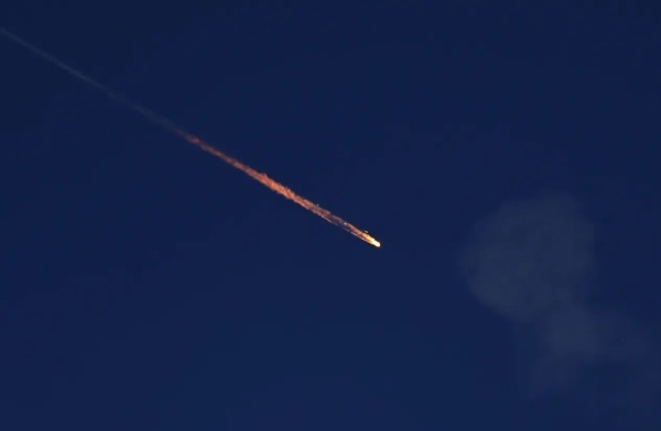 اليمن الحوثي تقصف الساحل الغربي في تعز والحديدة بـ 10 صواريخ اليمن الحوثي تقصف الساحل الغربي في تعز والحديدة بـ 10 صواريخ