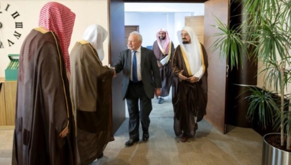 السعودية والمملكة المتحدة تبحثان التعاون في مجال الخبرات القضائية
