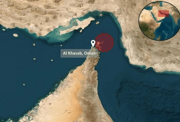 استهداف ناقلة نفط بثلاثة مقذوفات أثناء مغادرتها مضيق هرمز استهداف ناقلة نفط بثلاثة مقذوفات أثناء مغادرتها مضيق هرمز