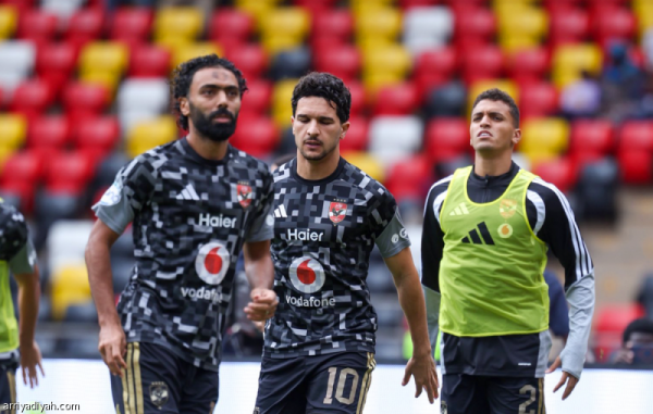 الأهلي يحتفظ بعاشور وبقرار يهاجم وحيدا الأهلي يحتفظ بعاشور وبقرار يهاجم وحيدا