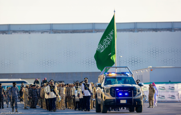 العروض العسكرية تحضر في الصقور والصيد العروض العسكرية تحضر في الصقور والصيد