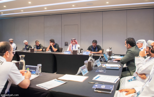 أمام النهضة العماني التعاون يظهر بالأصفر أمام النهضة العماني التعاون يظهر بالأصفر