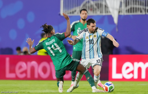 الجزائر تشتكي الحكم ظلمنا وميسي يستحق الحمراء بشهادة الجميع الجزائر تشتكي الحكم ظلمنا وميسي يستحق الحمراء بشهادة الجميع