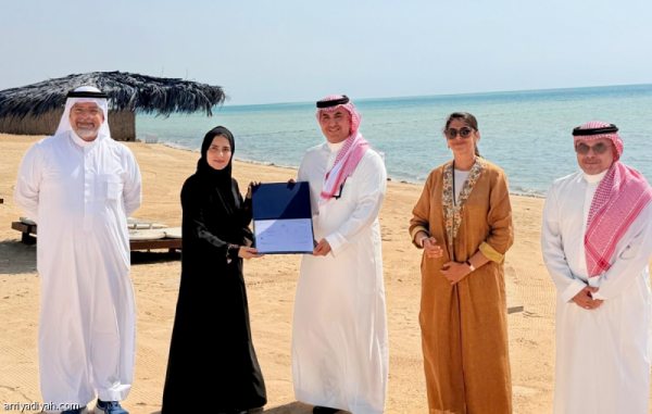 شاطئ يام يتسلم أول رخصة مشغل في السعودية شاطئ يام يتسلم أول رخصة مشغل في السعودية