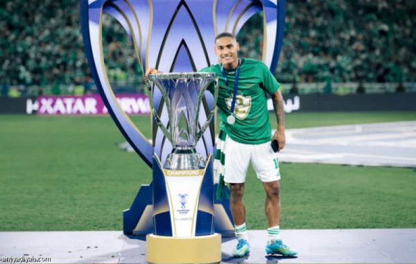 الأهلي يبعد إنزو ويبحث عن محور الأهلي يبعد إنزو ويبحث عن محور