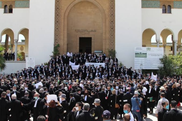 جمعية هيئات المحامين بالمغرب تلو ح ببرنامج نضالي غير مسبوق وتتشبث بالاستقالة الجماعية جمعية هيئات المحامين بالمغرب تلو ح ببرنامج نضالي غير مسبوق وتتشبث بالاستقالة الجماعية