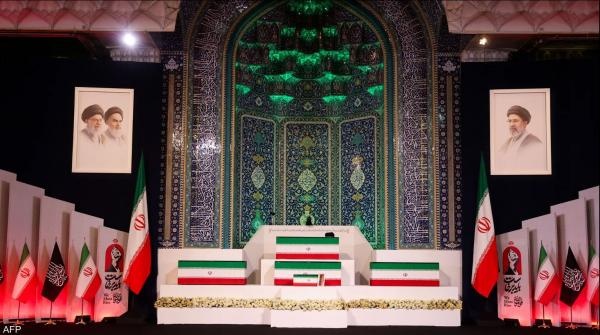 وصول جثمان خامنئي إلى مصلى طهران استعدادا لمراسم تشييعه وصول جثمان خامنئي إلى مصلى طهران استعدادا لمراسم تشييعه