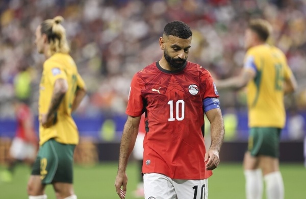 محمد صلاح يطالب بطرد صحافي مصري من معسكر منتخب الفراعنة محمد صلاح يطالب بطرد صحافي مصري من معسكر منتخب الفراعنة