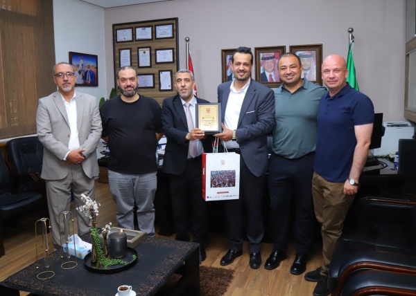 جامعة البترا تكرم خريجها الدكتور محمد العجارمة تقدير ا لإسهاماته الوطنية جامعة البترا تكرم خريجها الدكتور محمد العجارمة تقدير ا لإسهاماته الوطنية