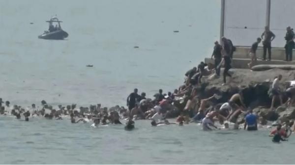 وفاة 18 مهاجر ا من أصل 49 ألف ا عبروا إلى إسبانيا خلال الساعات الاخيرة وفاة 18 مهاجر ا من أصل 49 ألف ا عبروا إلى إسبانيا خلال الساعات الاخيرة