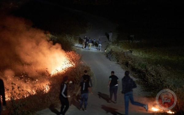 إرهاب المستوطنين يضرب صوريف إحراق مركبات وإصابة 3 فلسطينيين إرهاب المستوطنين يضرب صوريف إحراق مركبات وإصابة 3 فلسطينيين