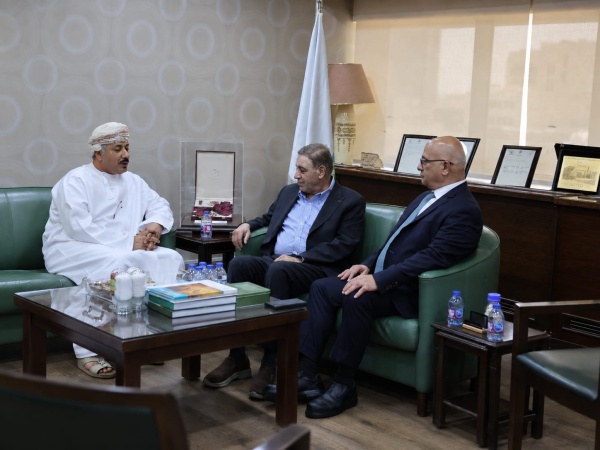 السفير الع ماني يطلع على إنجازات البوتاس العربية ومشاريعها التوسعية السفير الع ماني يطلع على إنجازات البوتاس العربية ومشاريعها التوسعية