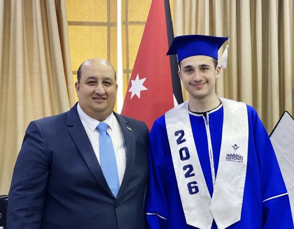 مهند الخطيب يهنئ نجل شقيقته حسن جبر بتمي زه في الثانوية العامة مهند الخطيب يهنئ نجل شقيقته حسن جبر بتمي زه في الثانوية العامة
