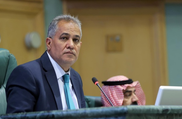 الهميسات يسأل الحكومة عن تعيينات في بلدية إربد ويطالب بالتدقيق في سلامة إجراءاتها