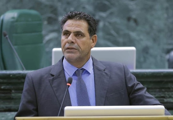 جلبة وتوتر تحت القبة بعد هجوم الزبن على الحكومة ووصفها بـ العبء على الدولة عاجل جلبة وتوتر تحت القبة بعد هجوم الزبن على الحكومة ووصفها بـ العبء على الدولة عاجل