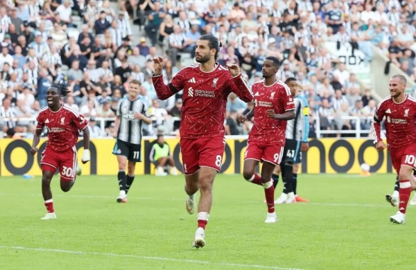 سوبوسلاي ينقذ ليفربول ويقوده لتعادل قاتل مع نيوكاسل يونايتد في الدوري الإنجليزي
