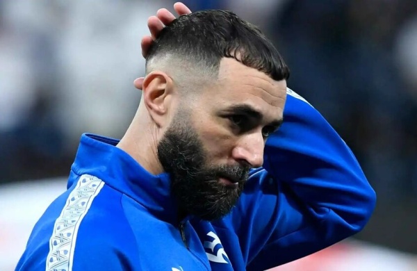 لماذا فكر كريم بنزيما في الاعتزال بعد صدمة الهلال السعودي لماذا فكر كريم بنزيما في الاعتزال بعد صدمة الهلال السعودي