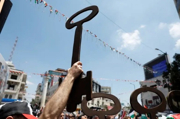 في حتمية التوتر بين الدولة والثورة السلطة والمقاومة في حتمية التوتر بين الدولة والثورة السلطة والمقاومة
