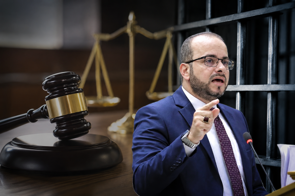 الرياطي يسلم نفسه لتأدية حكم الحبس الصادر بحقه الرياطي يسلم نفسه لتأدية حكم الحبس الصادر بحقه