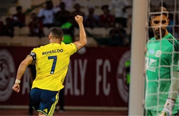 فيديو رونالدو يقود النصر للفوز على الفيصلي بثلاثية في الدوري السعودي