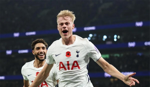 فيديو فان هيكي يسجل هدف توتنهام الثاني أمام كريستال بالاس