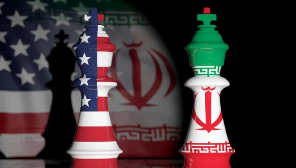 أكسيوس واشنطن تراهن على العقوبات لإضعاف إيران أكثر من القصف
