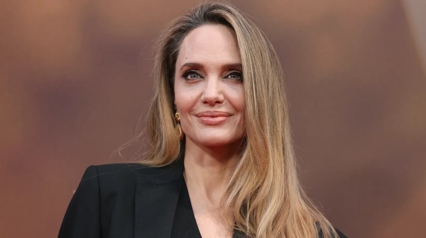 بعد بلوغ توأمها الثامنة عشرة أنجلينا جولي تستعد لمرحلة جديدة في حياتها بعد بلوغ توأمها الثامنة عشرة أنجلينا جولي تستعد لمرحلة جديدة في حياتها