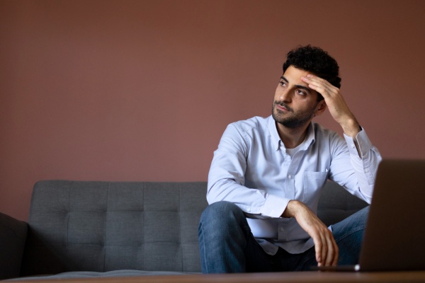 لماذا لا تستطيع إخراج شخص من تفكيرك خبير نفسي يجيب لماذا لا تستطيع إخراج شخص من تفكيرك خبير نفسي يجيب