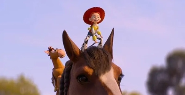 toy story 5 يواصل صدارة شباك التذاكر السعودي وفيلم صقر وكناريا يحصد الوصافة