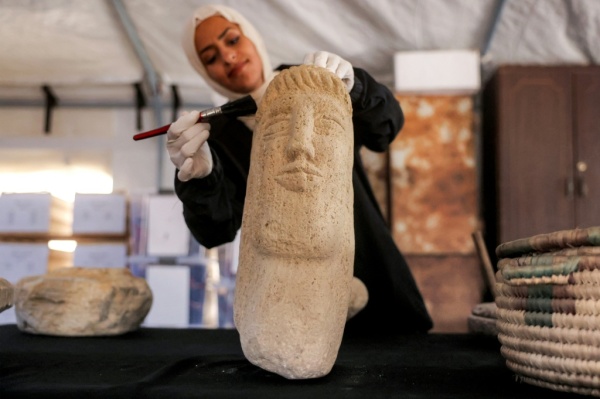 محاولة إنقاذ ماضي غزة قطعة أثرية تلو الأخرى محاولة إنقاذ ماضي غزة قطعة أثرية تلو الأخرى