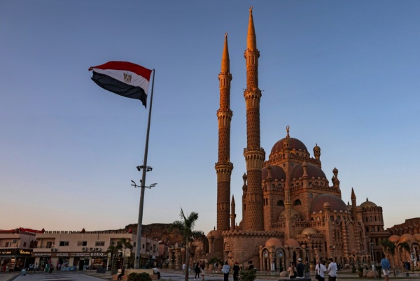 الخارجية المصرية التحقيقات جارية للتعرف على ملابسات حادث استهداف سفينتين في ميناء دمياط الخارجية المصرية التحقيقات جارية للتعرف على ملابسات حادث استهداف سفينتين في ميناء دمياط