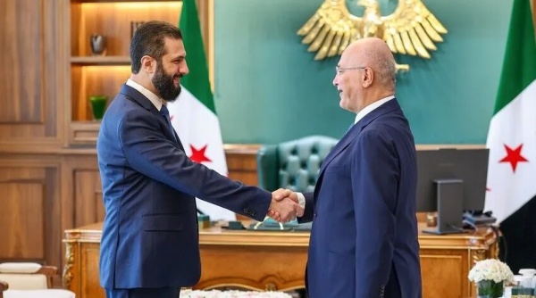 سوريا الشرع يبحث مع مفوض أممي جهود عودة اللاجئين والتعافي المبكر