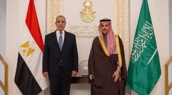 مصر والسعودية تدعوان إلى عدم الالتفات لما ينشر بشأن العلاقات الثنائية مصر والسعودية تدعوان إلى عدم الالتفات لما ينشر بشأن العلاقات الثنائية