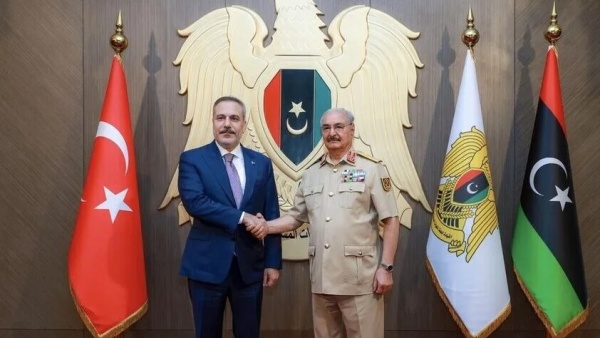 ليبيا وزير الخارجية التركي يلتقي خليفة حفتر في بنغازي